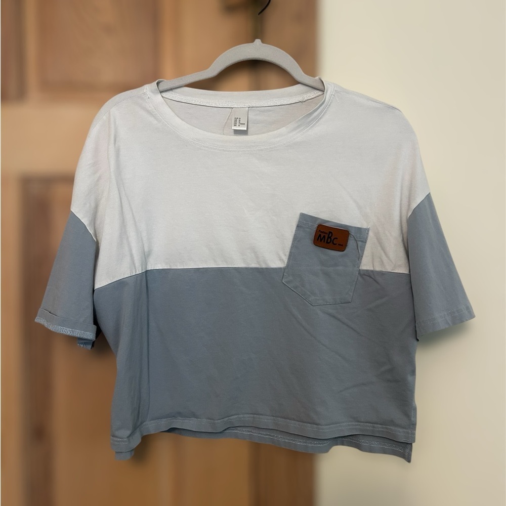 Casual Two-Tone Gray and White Crop Top
